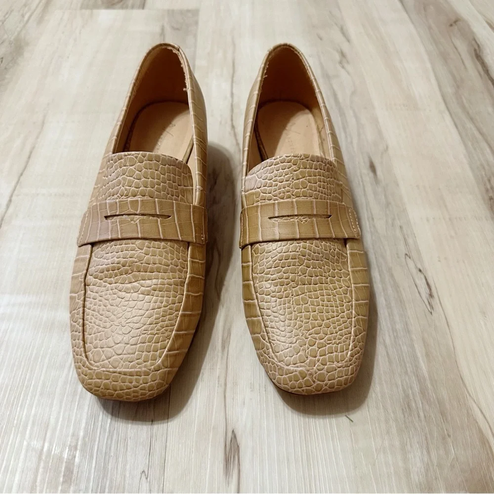 Anthropologie Hadley Block-Heeled Embossed Leather Loafers in Honey Size 8‎